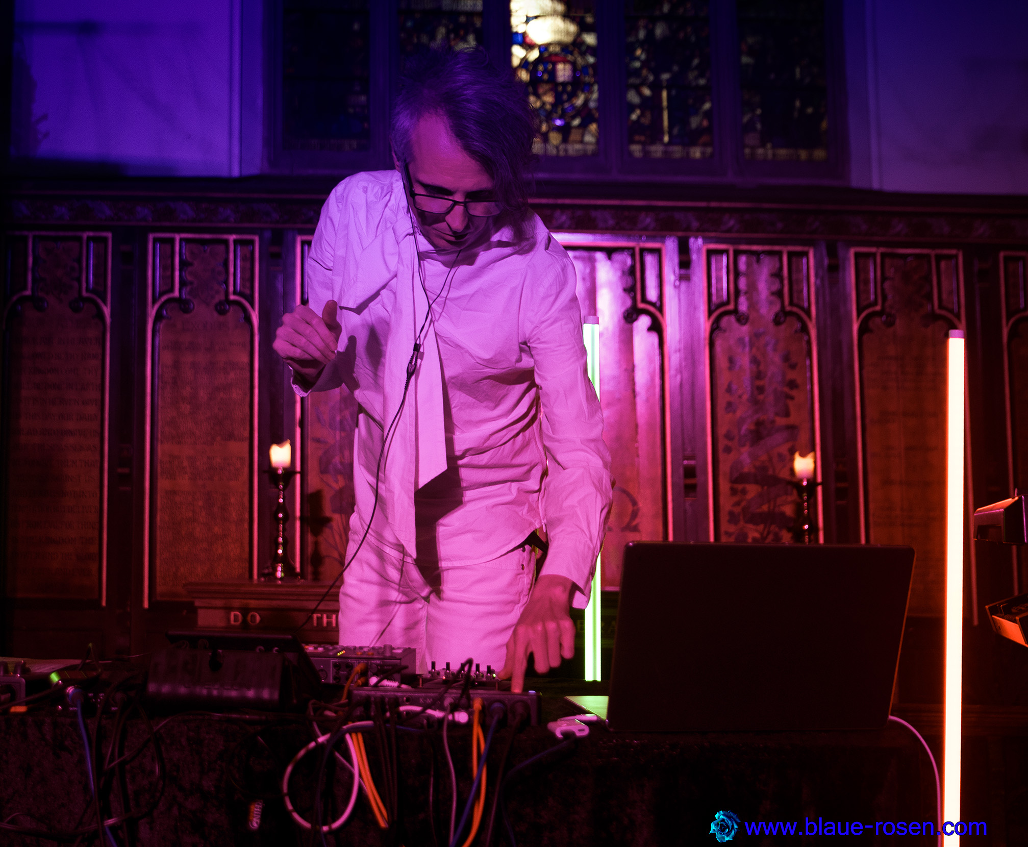 Riotmiloo live photo