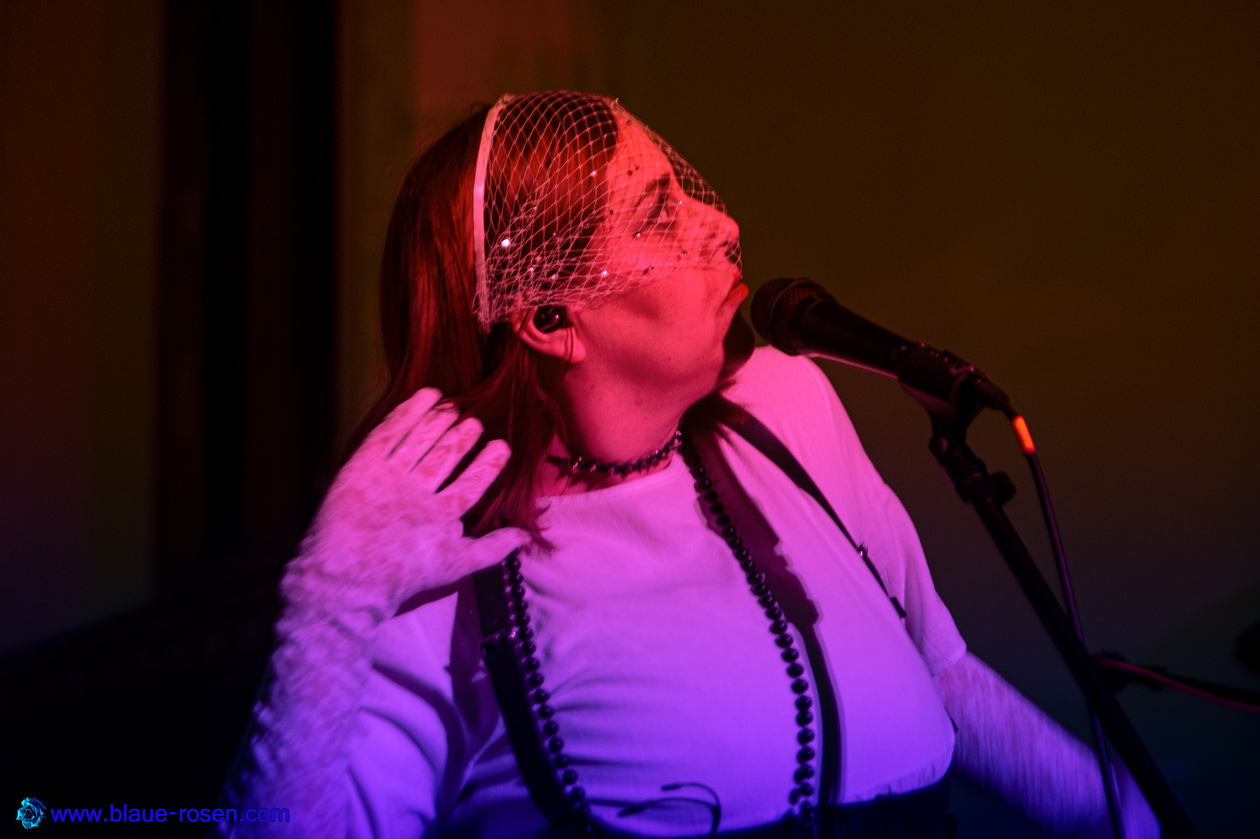 Riotmiloo live photo