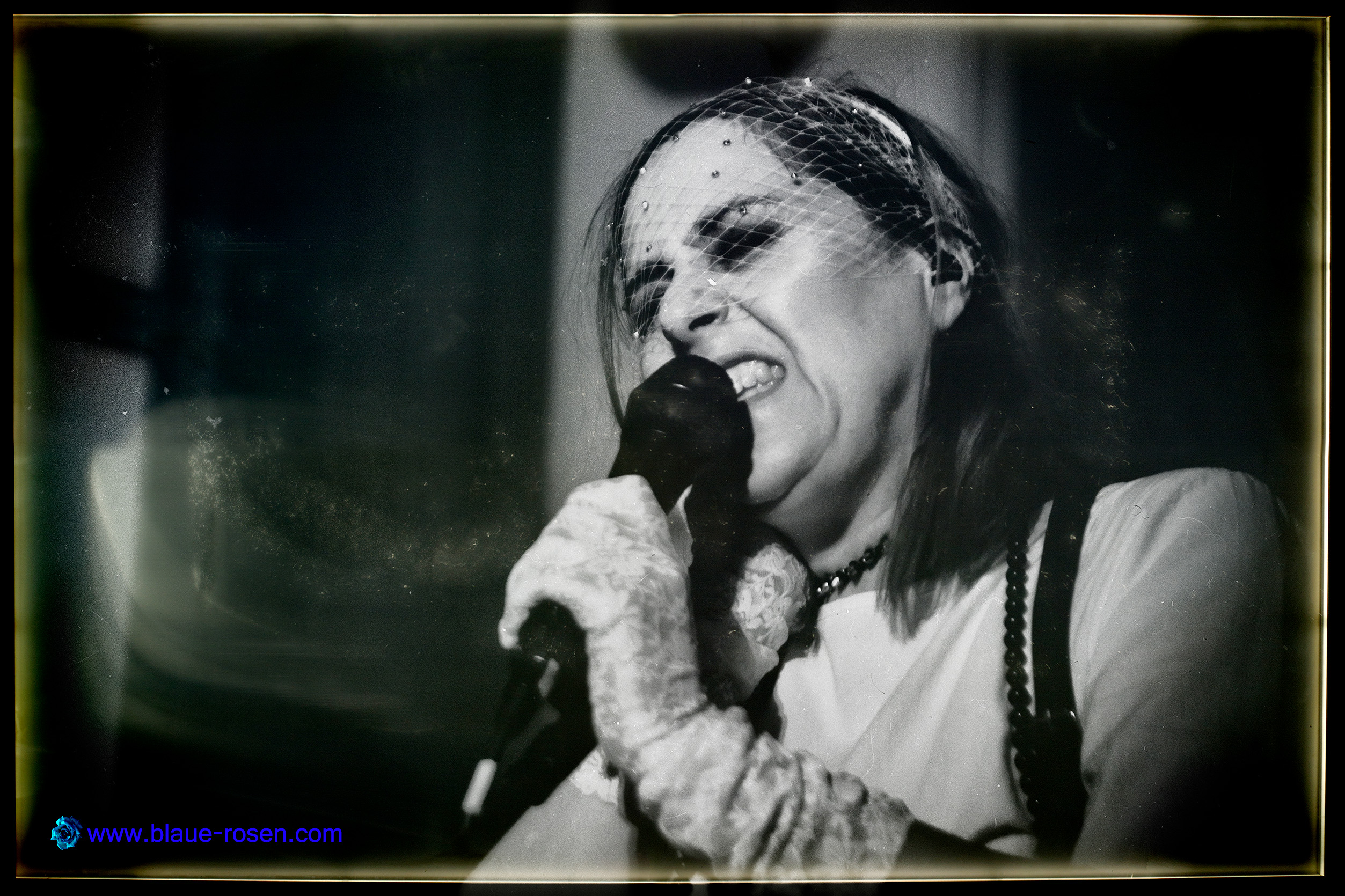 Riotmiloo live photo