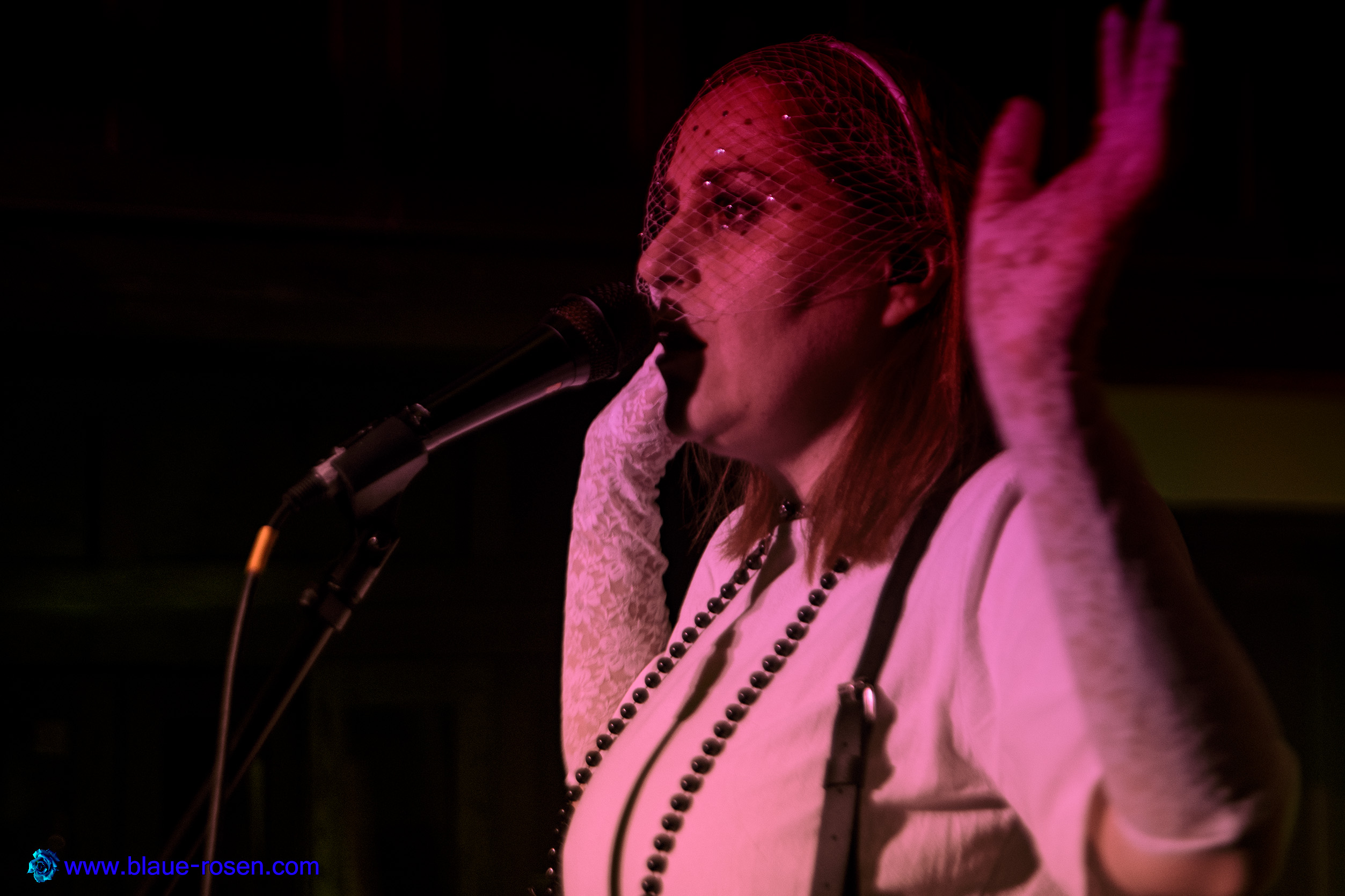 Riotmiloo live photo