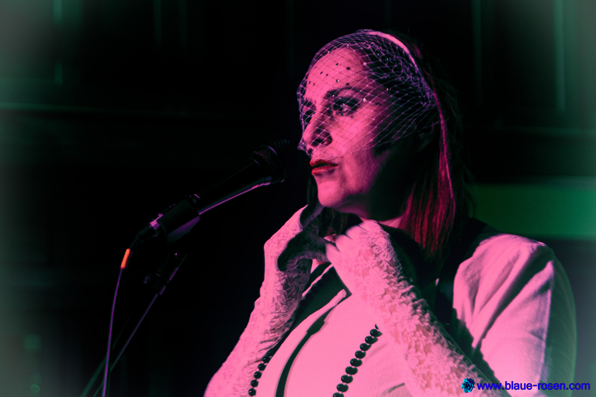 Riotmiloo live photo