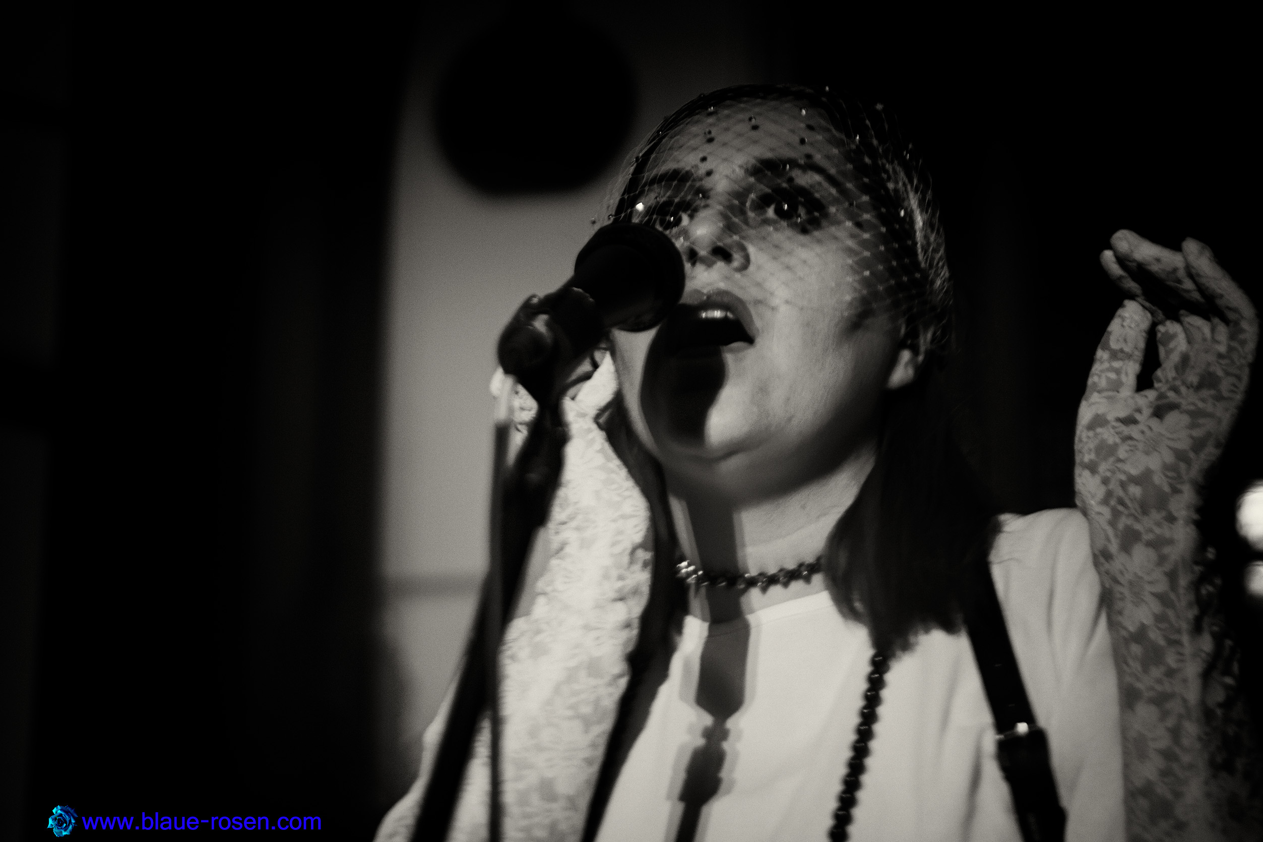 Riotmiloo live photo