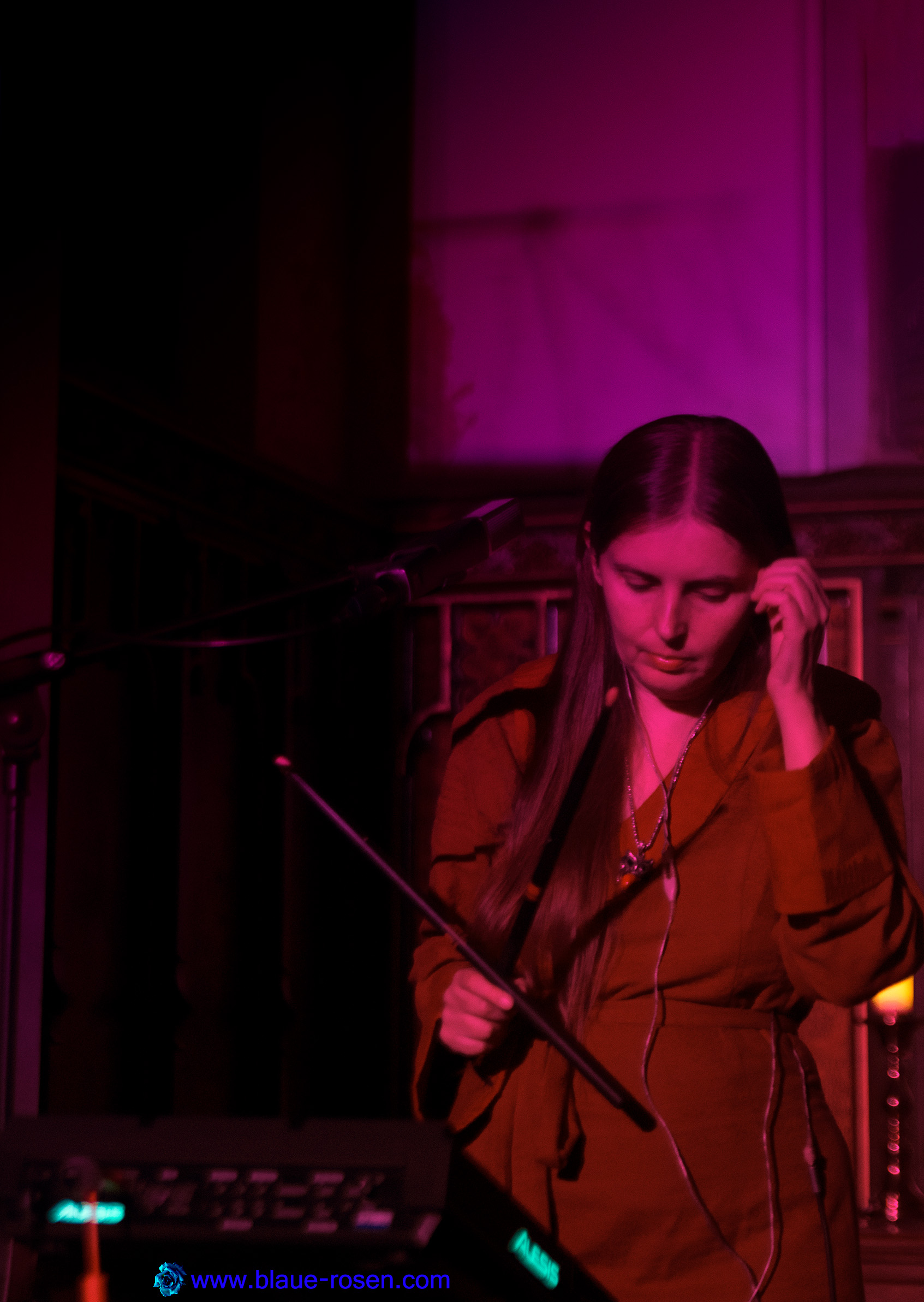 tAngerinecAt live photo