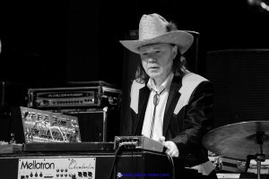 Larry Mullins from SWANS live photo