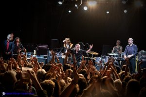 SWANS live photo