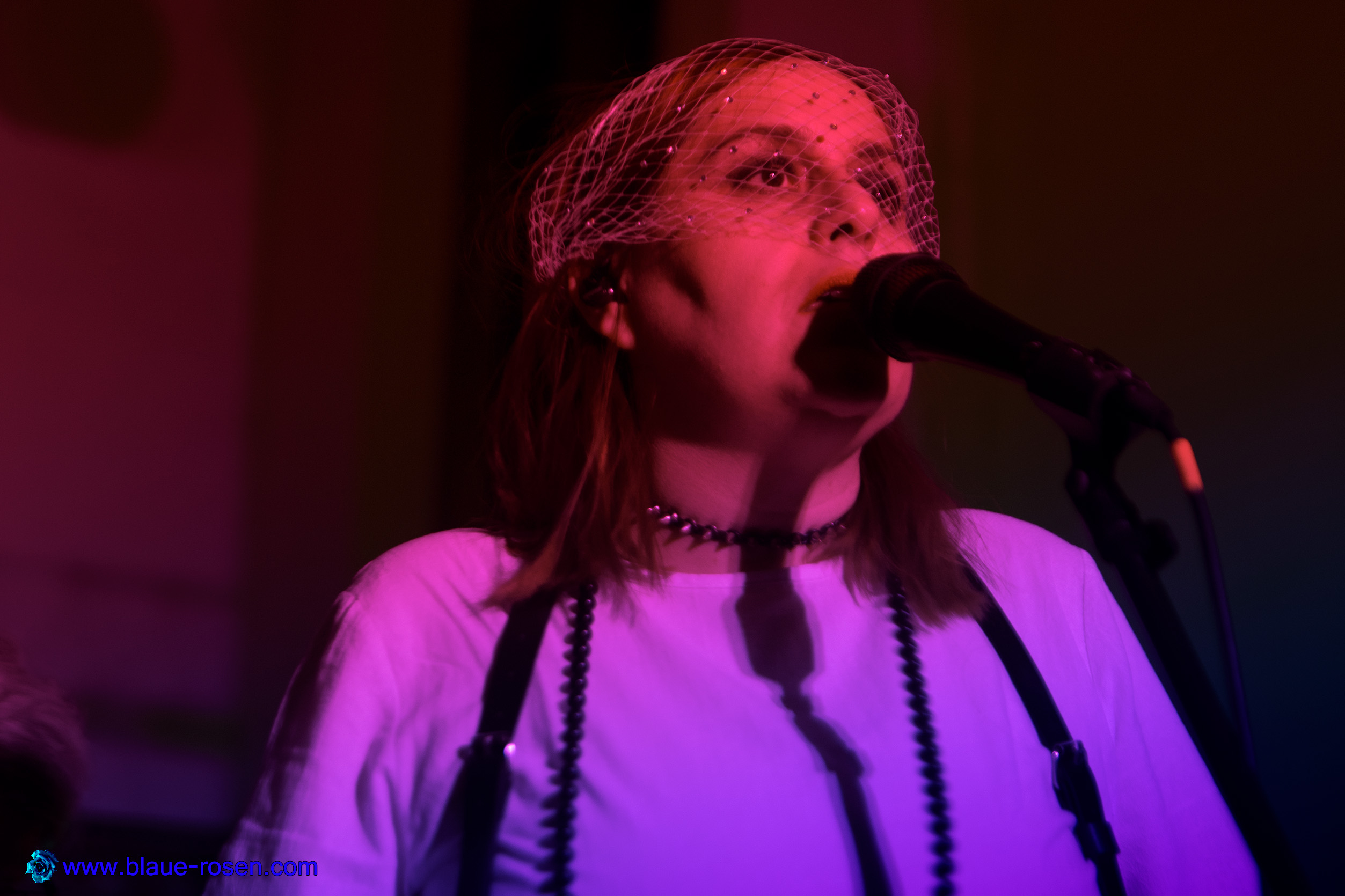 Riotmiloo live photo