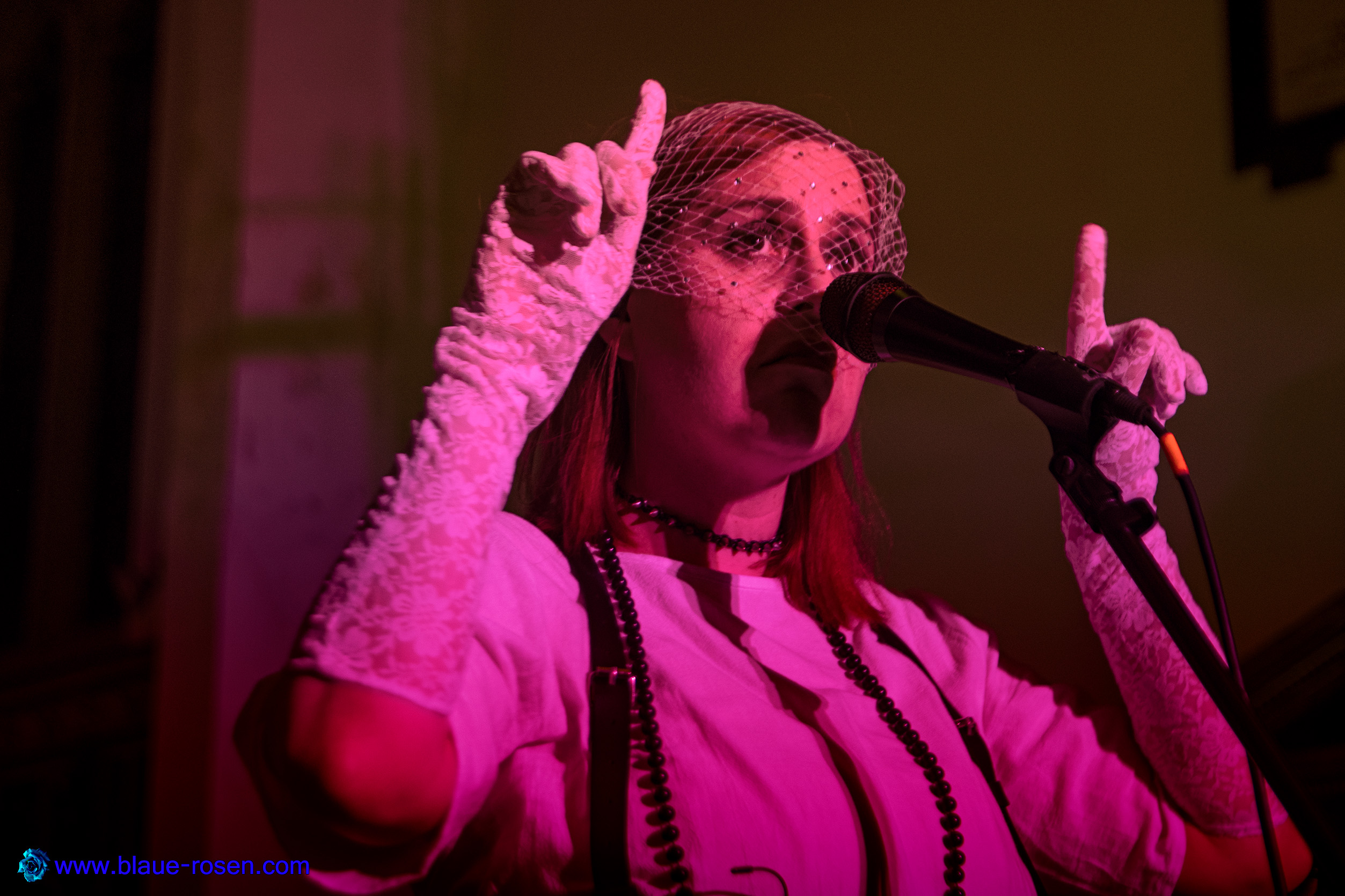 Riotmiloo live photo