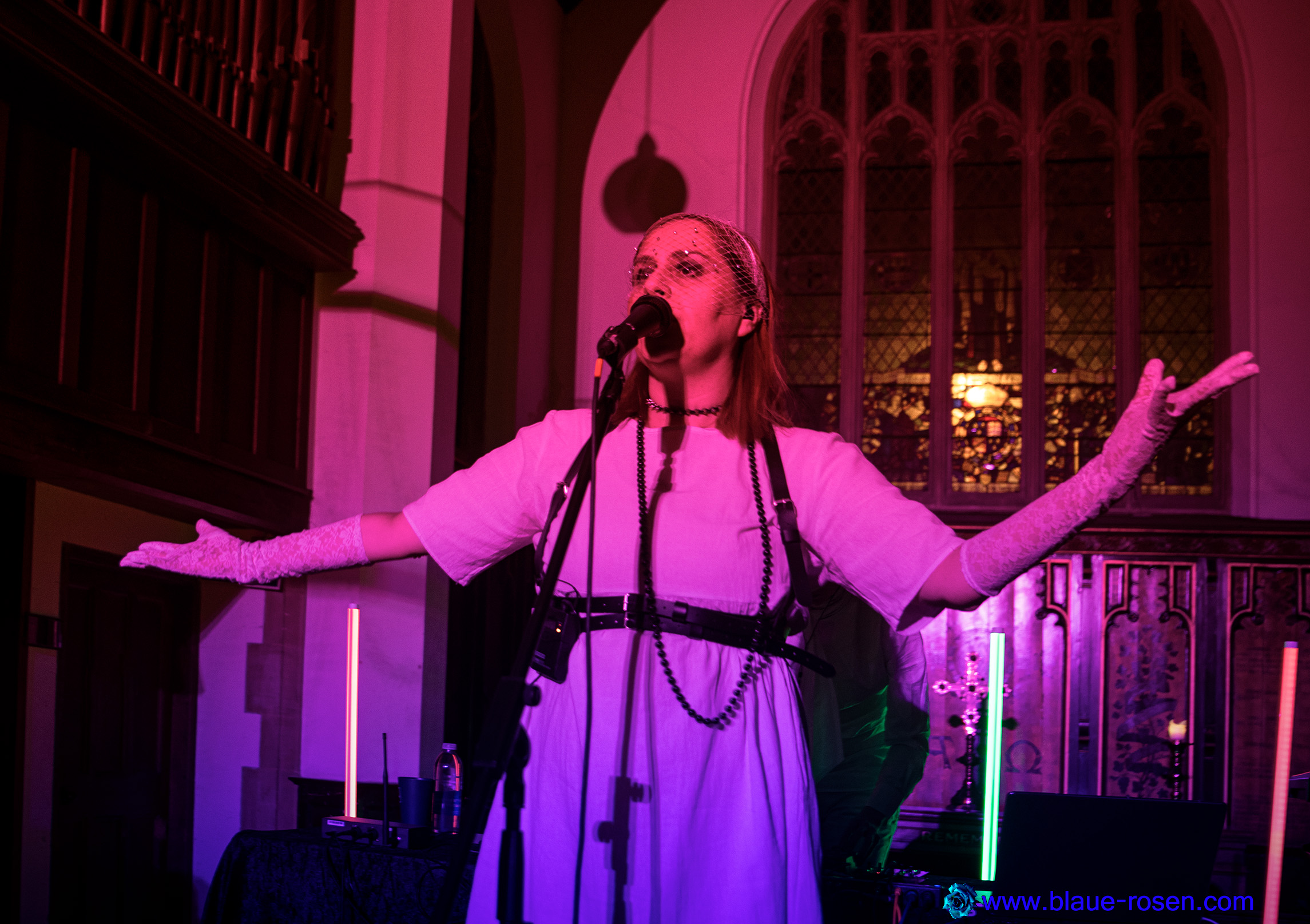 Riotmiloo live photo