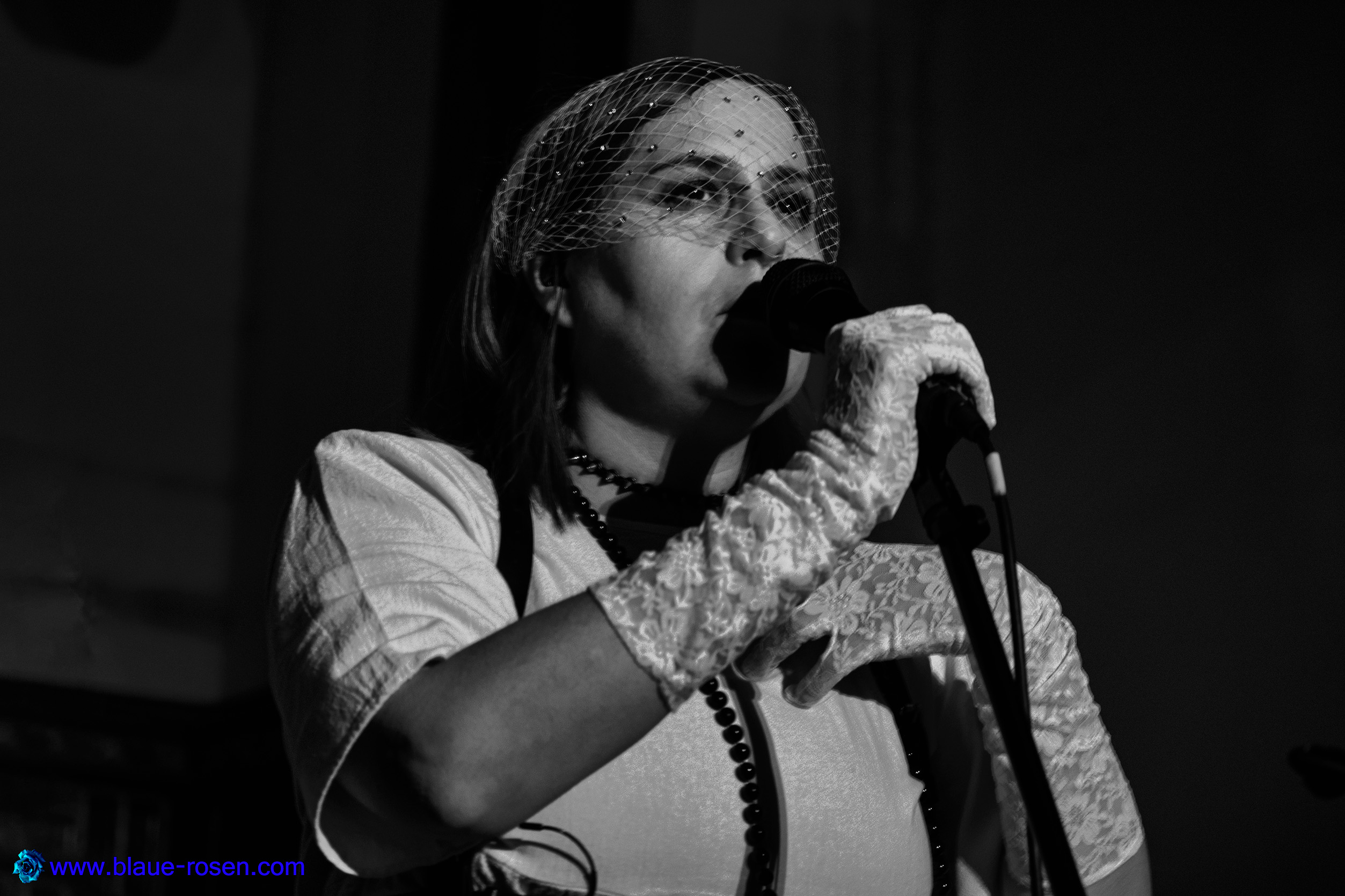 Riotmiloo live photo