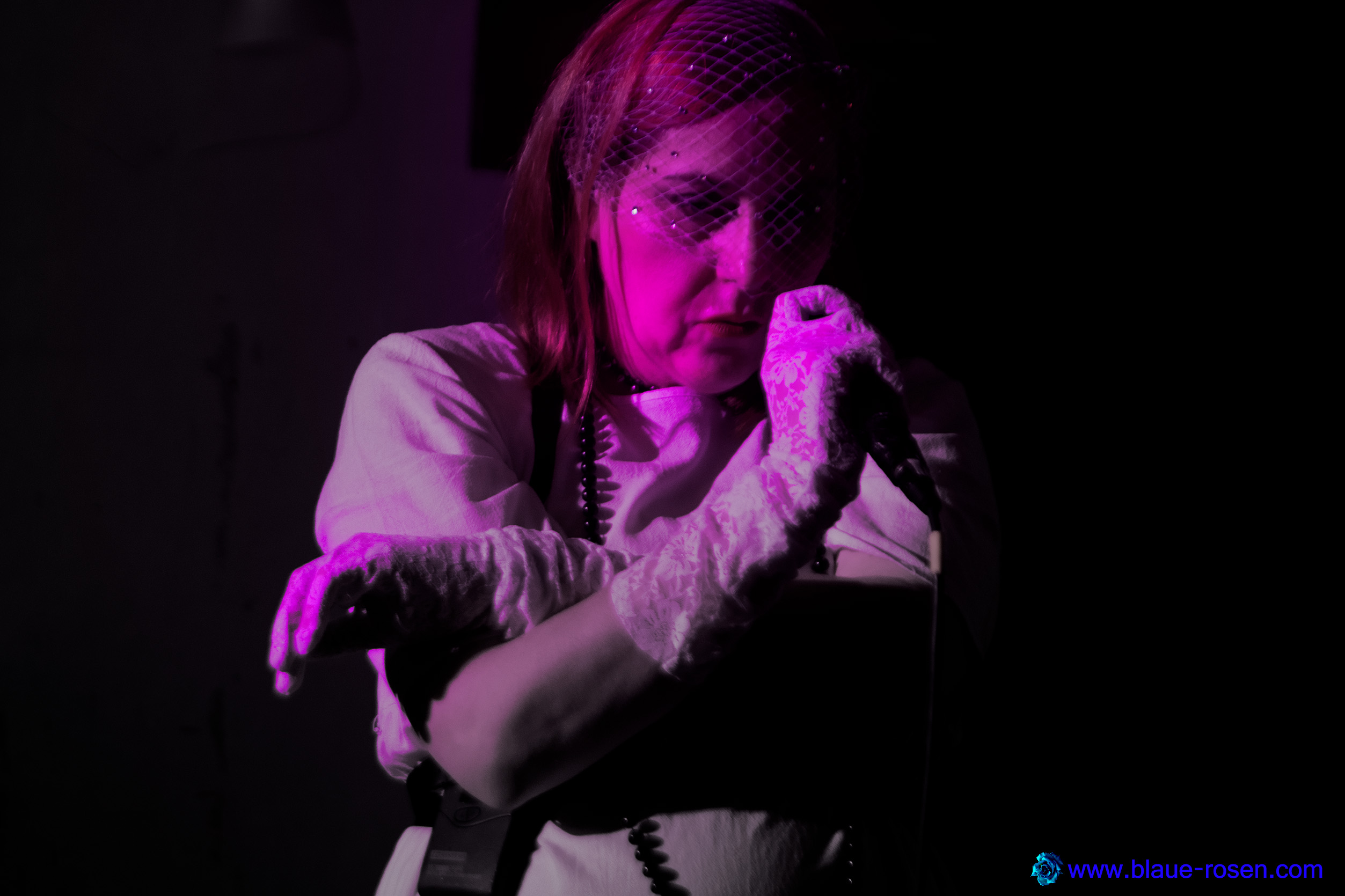 Riotmiloo live photo