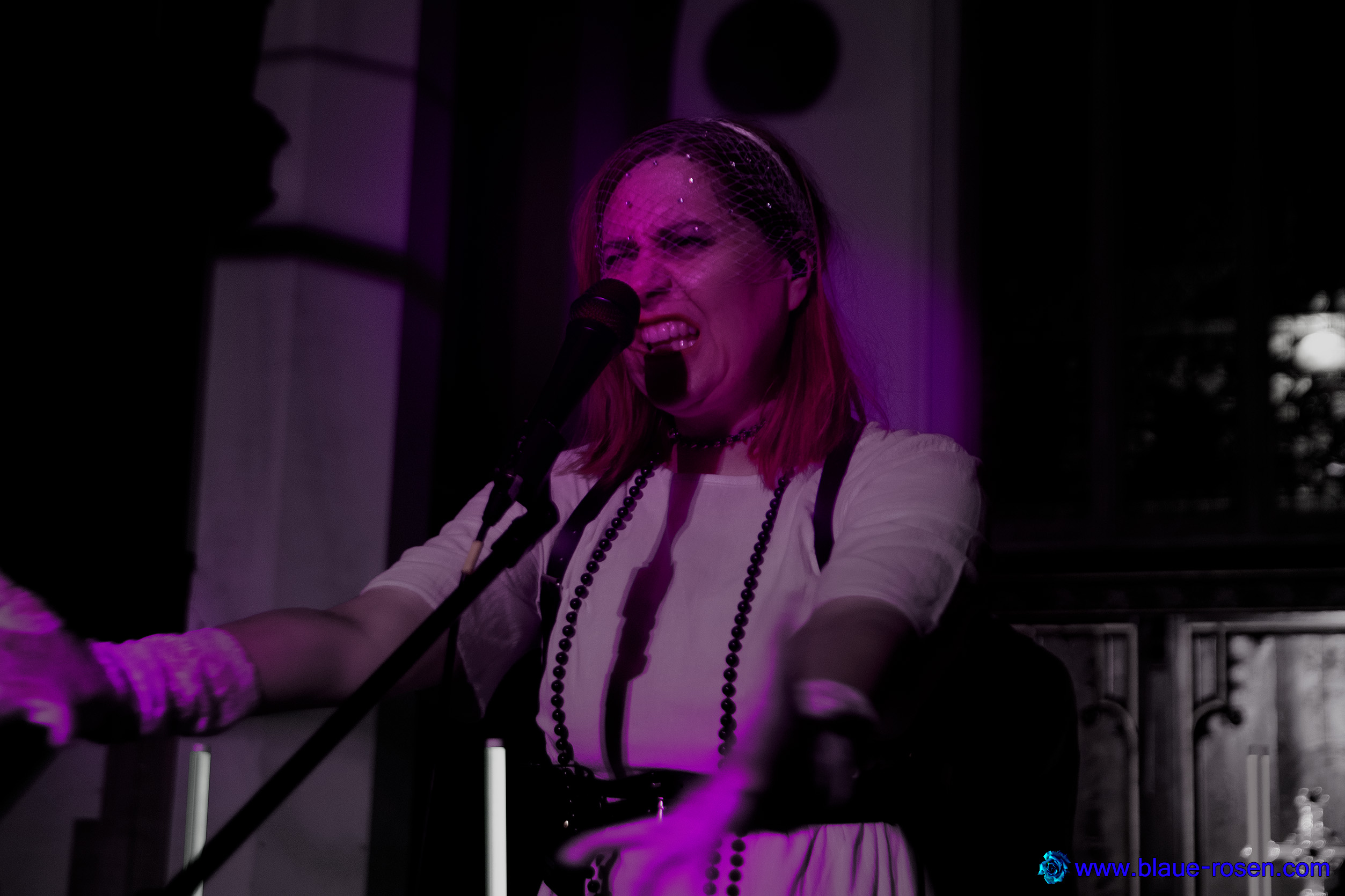 Riotmiloo live photo